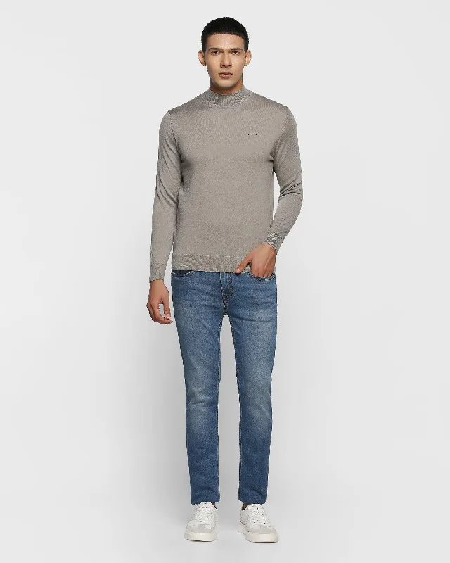 solid-stylized-collar-sweater-in-grey-domin