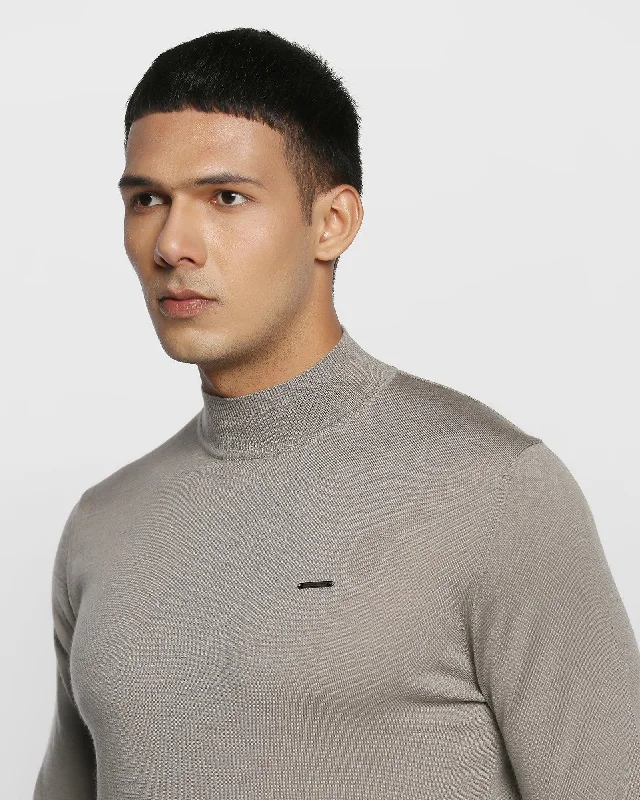 solid-stylized-collar-sweater-in-grey-domin