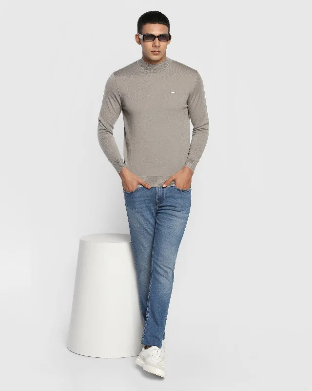 solid-stylized-collar-sweater-in-grey-domin