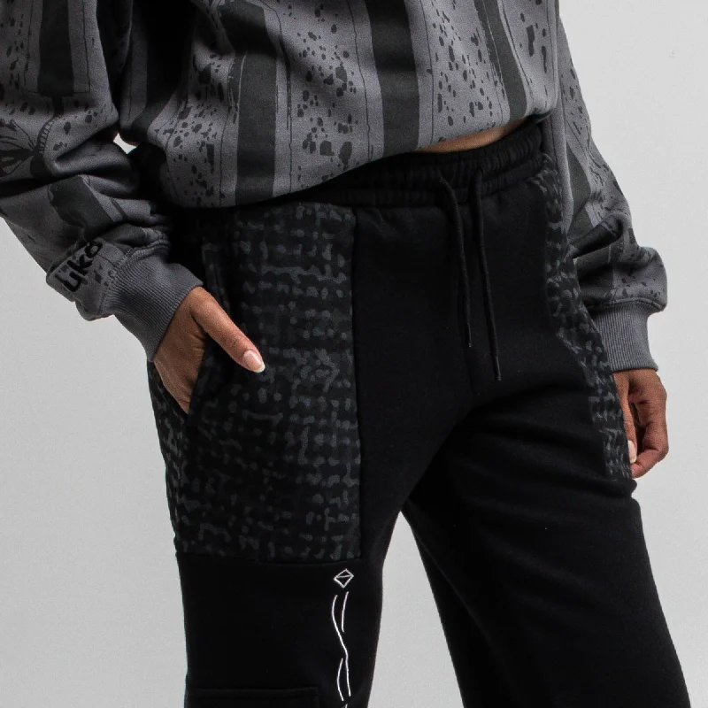 berserk-brand-of-sacrifice-black-cargo-sweatpants