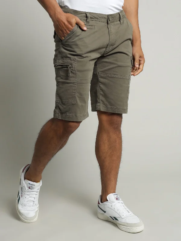 Leon Cargo Shorts in Army Green