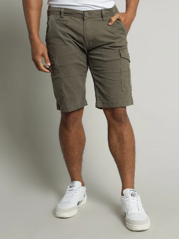 leon-cargo-shorts-in-army-green