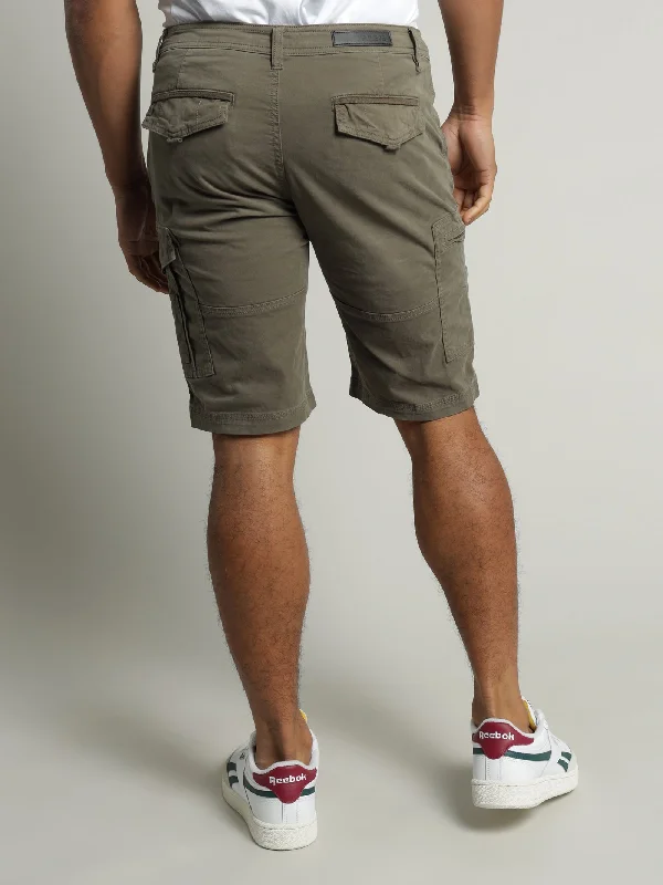 leon-cargo-shorts-in-army-green