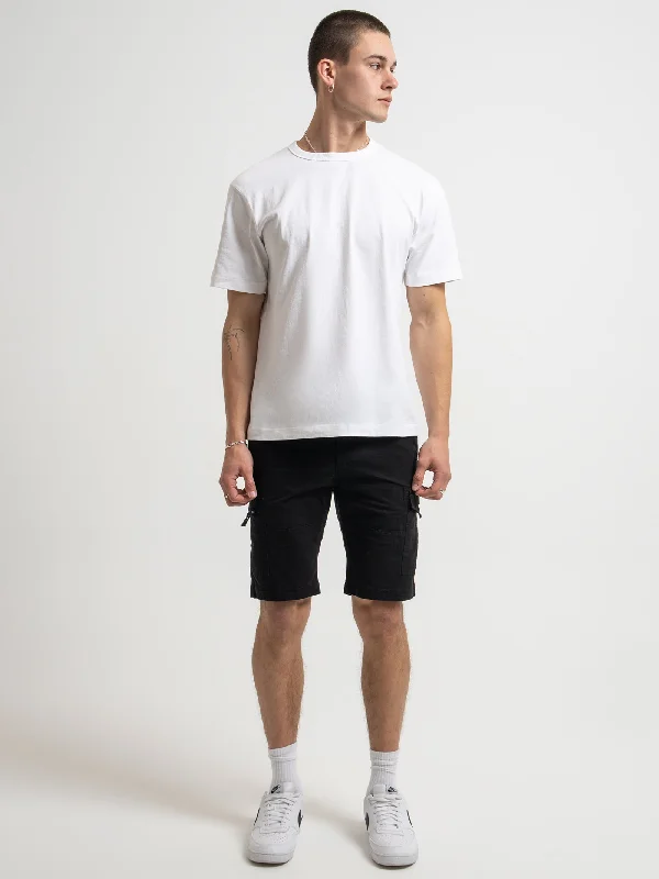 leon-cargo-shorts-in-black