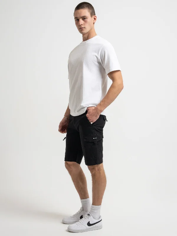 leon-cargo-shorts-in-black