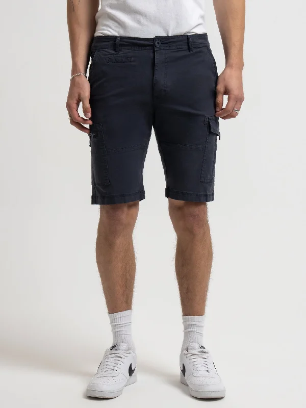 leon-cargo-shorts-in-dark-navy