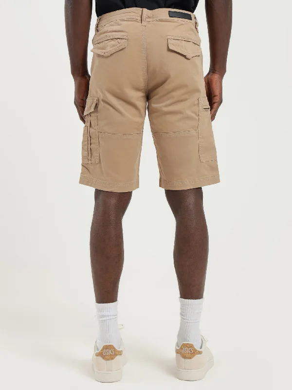 leon-slim-fit-cargo-shorts-in-desert-sand