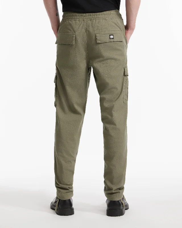 men-keeping-tabs-woven-jogger-333-olive-eo14b181-eoli