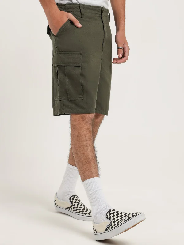 surplus-cargo-shorts-in-military-green