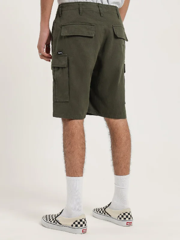 surplus-cargo-shorts-in-military-green