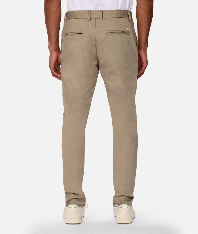 9575370-the-slim-comfort-cuba-chino