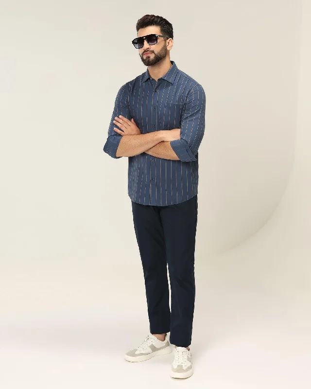 textured-casual-khakis-in-navy-b-95-jeny-aw23