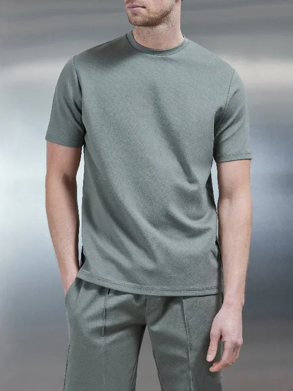 Luxe Essential T-shirt in Olive