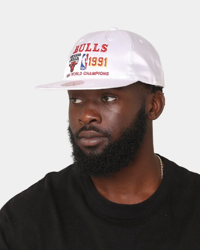 mitchell-ness-chicago-bulls-1991-champions-deadstock-snapback-white