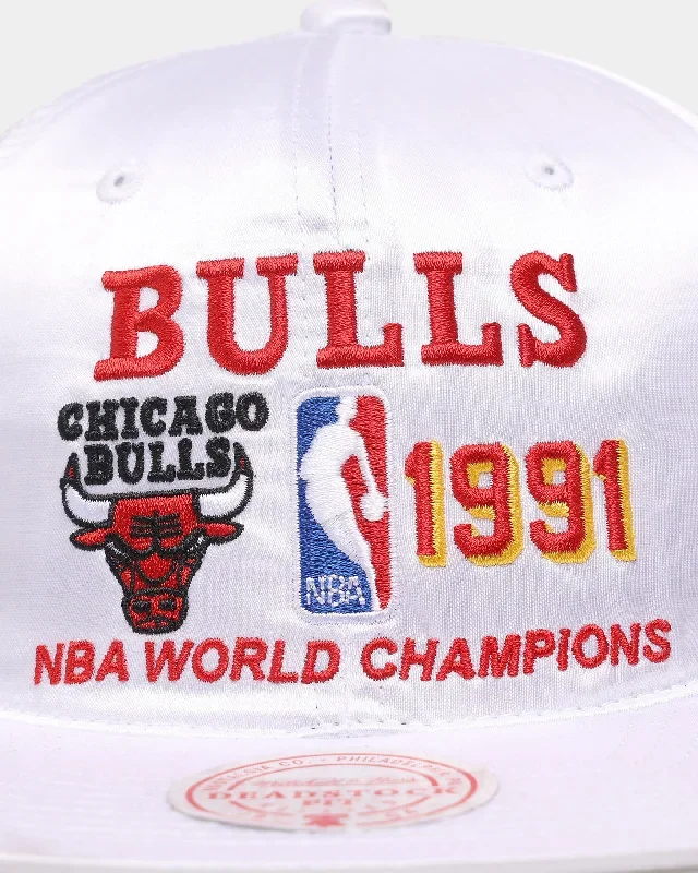 mitchell-ness-chicago-bulls-1991-champions-deadstock-snapback-white