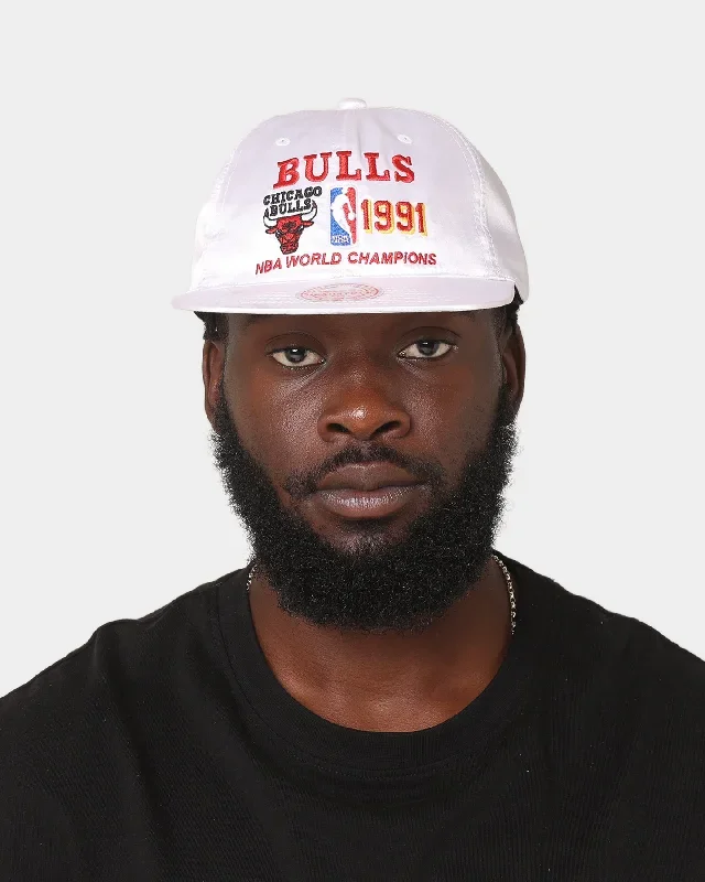 mitchell-ness-chicago-bulls-1991-champions-deadstock-snapback-white